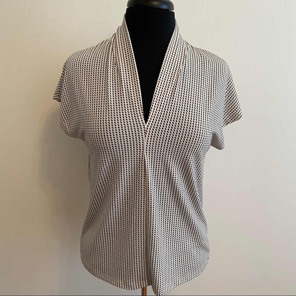 ✨H&M✨ black n white WFH shirt